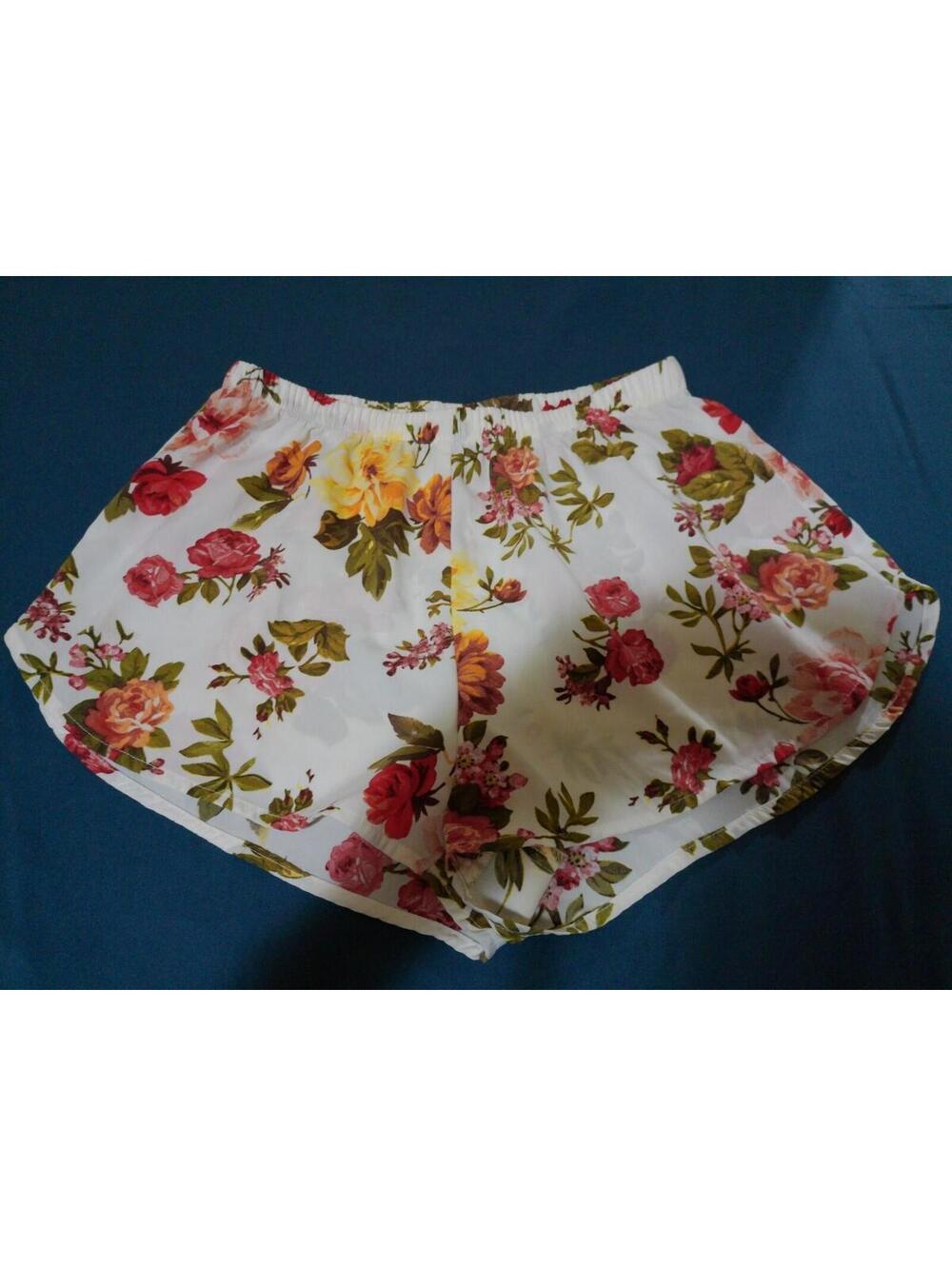 Ambiance Apparel Floral Shorts Womens White Multicolor Size M Flowy Pull On